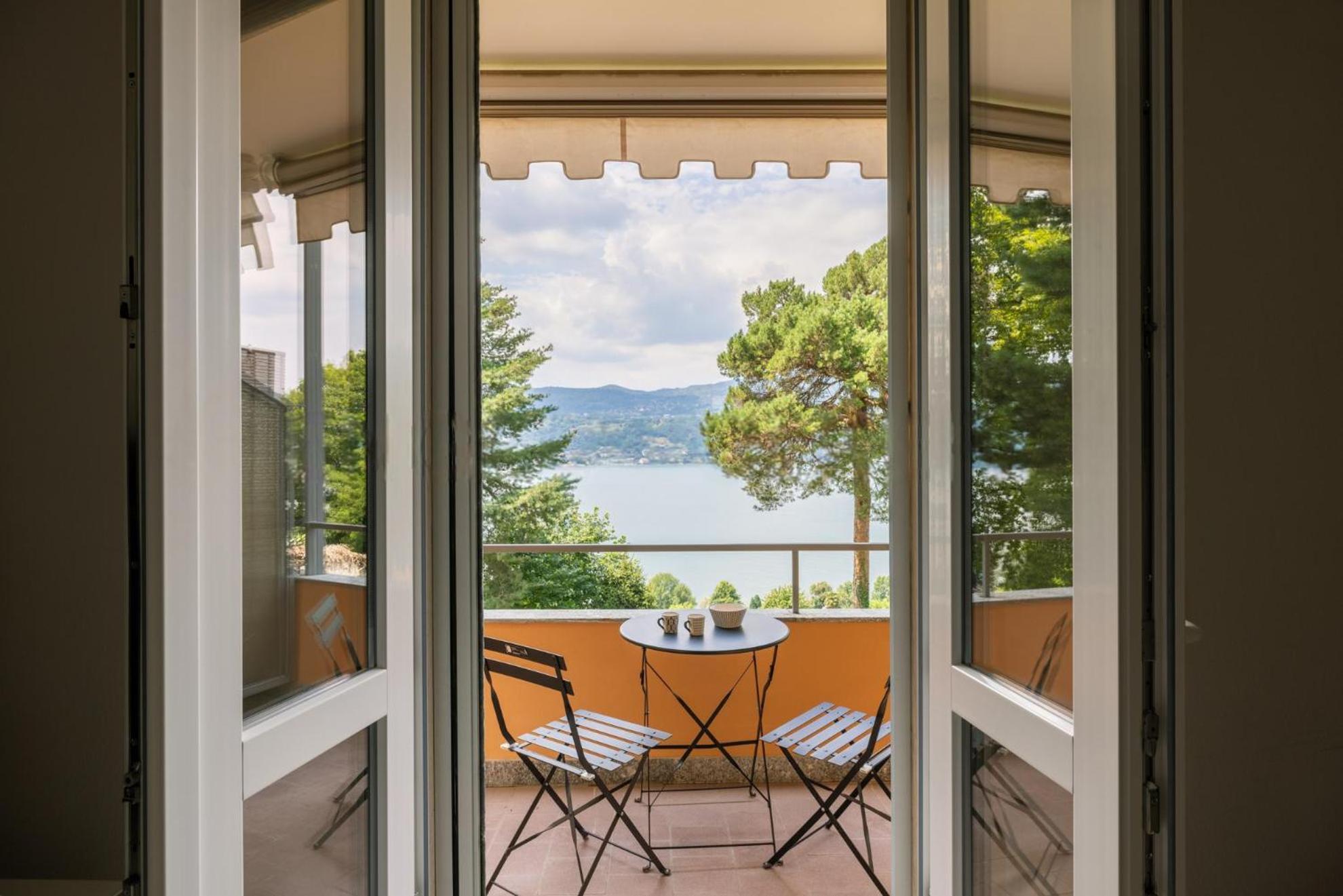 La Casa Di Giulia - Holiday Home Ranco Eksteriør bilde